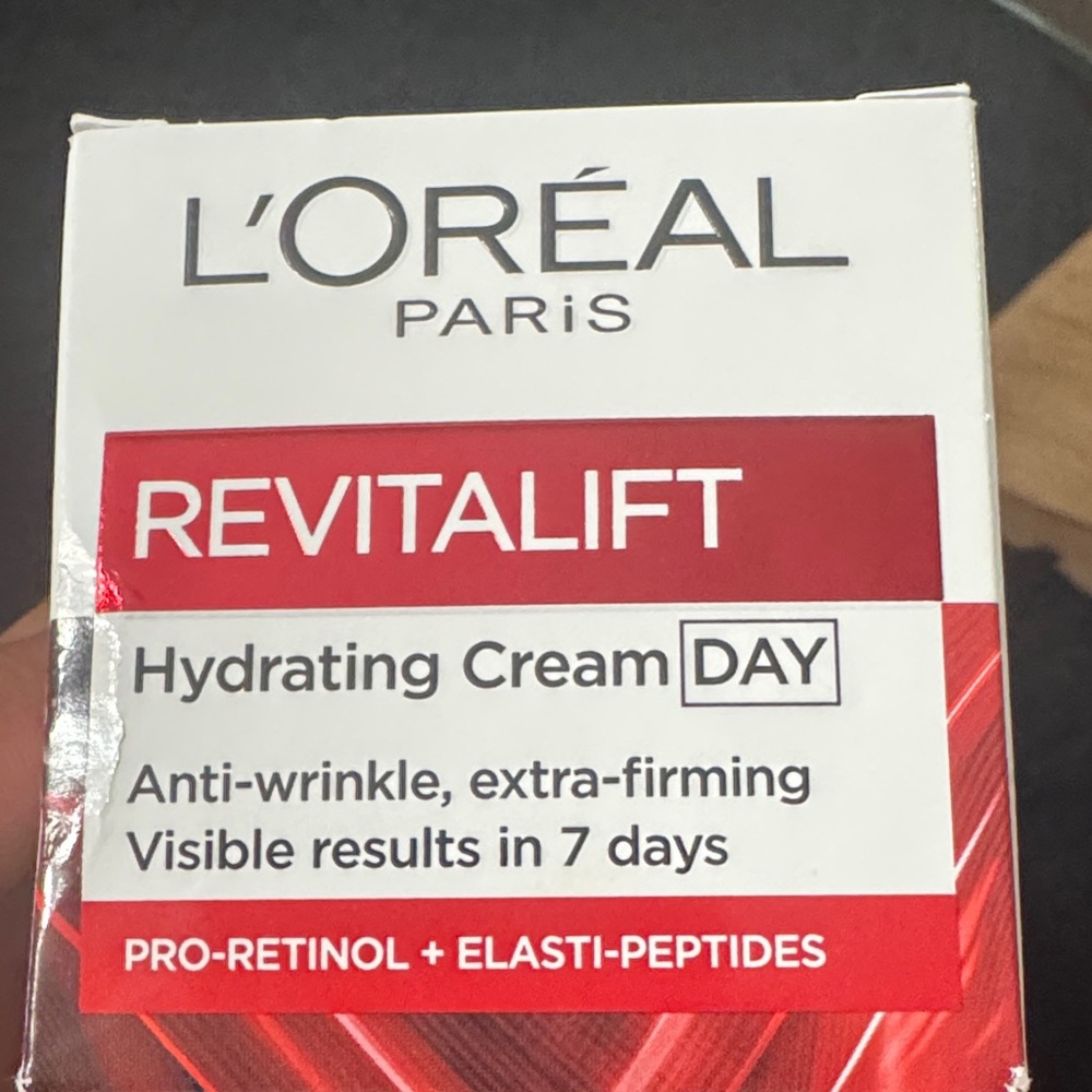 L'Oreal Revitalift Hydrating Cream - Red and White
